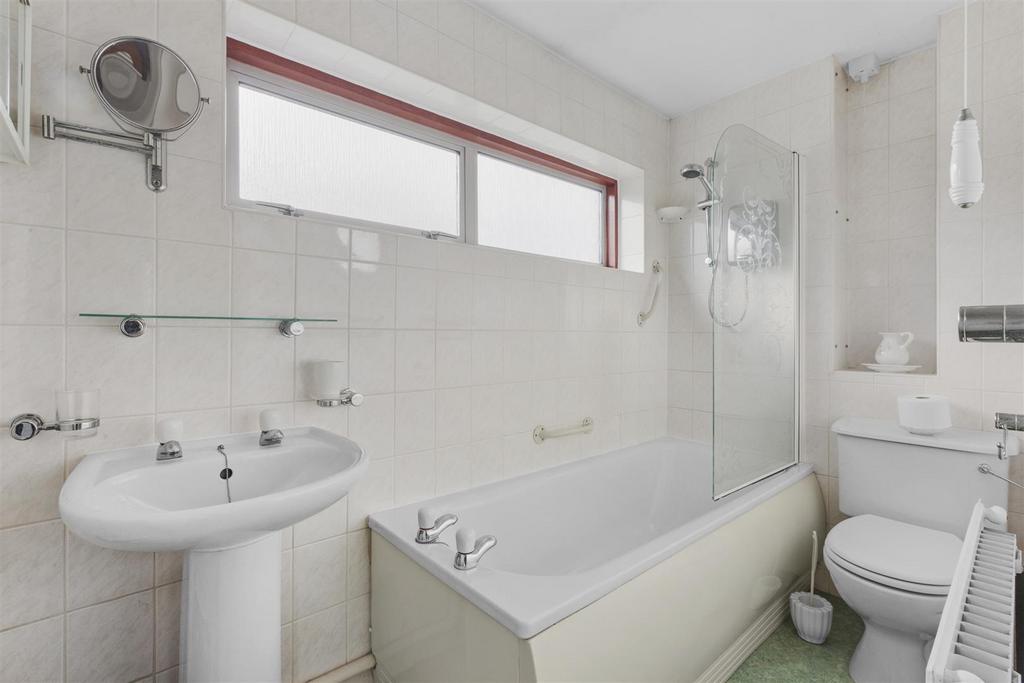 149 Hithercroft Rd, HP13 5 RB-4.jpg