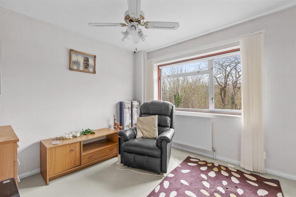 149 Hithercroft Rd, HP13 5 RB-1.jpg