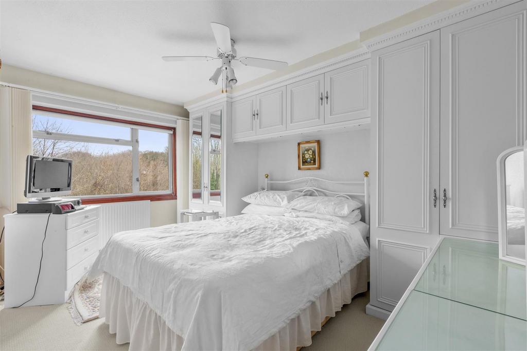 149 Hithercroft Rd, HP13 5 RB-2.jpg