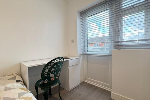 undefined, Chaucer Avenue, Hounslow TW4