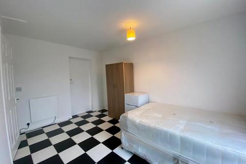 undefined, Mitcham CR4