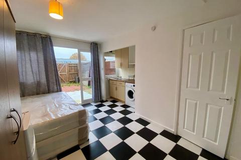 undefined, Mitcham CR4