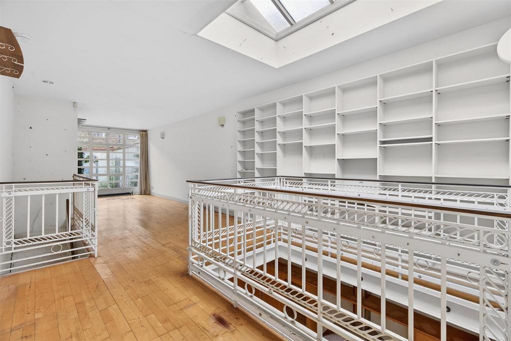 To Let 2 3 Bedroom House Danbury STreet N1 www.isl