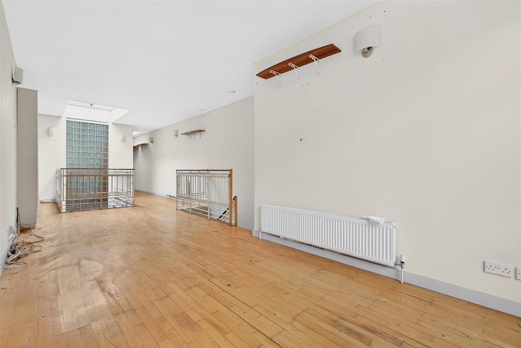 To Let 2 3 Bedroom House Danbury STreet N1 www.isl