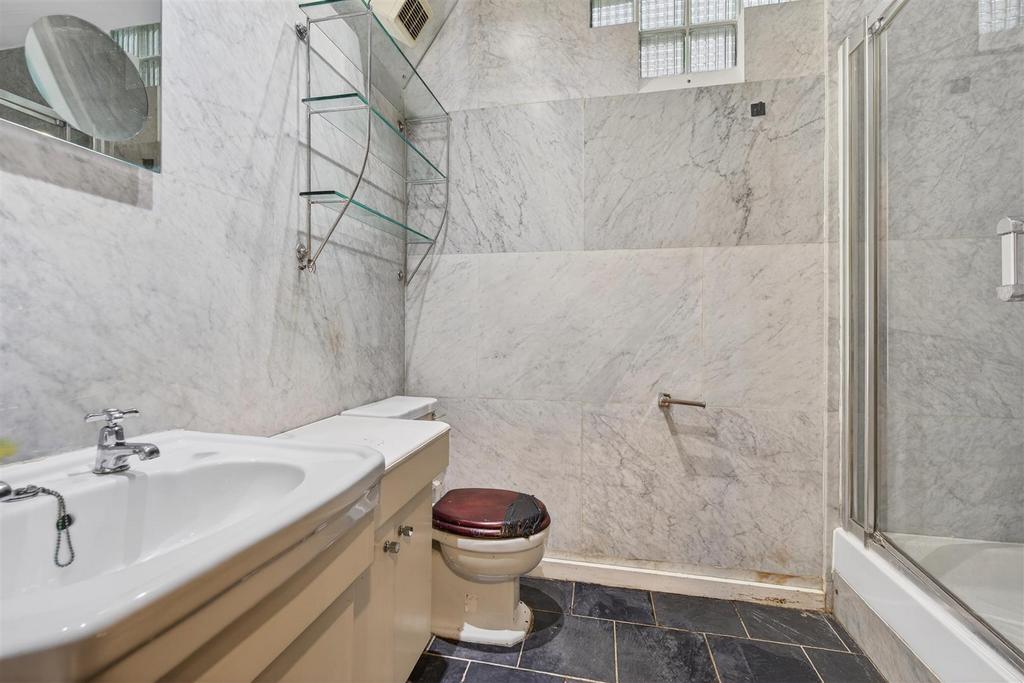 To Let 2 3 Bedroom House Danbury STreet N1 www.isl