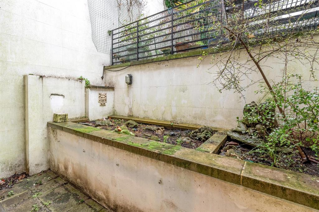 To Let 2 3 Bedroom House Danbury STreet N1 www.isl