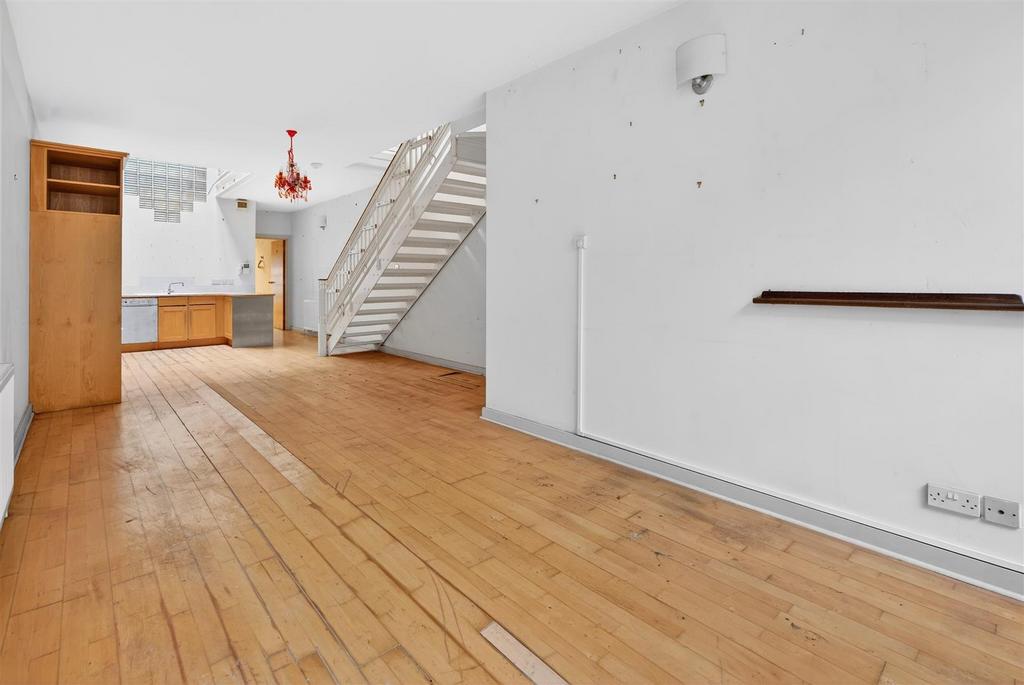 To Let 2 3 Bedroom House Danbury STreet N1 www.isl