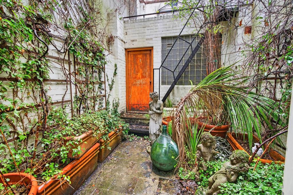 To Let 2 3 Bedroom House Danbury STreet N1 www.isl