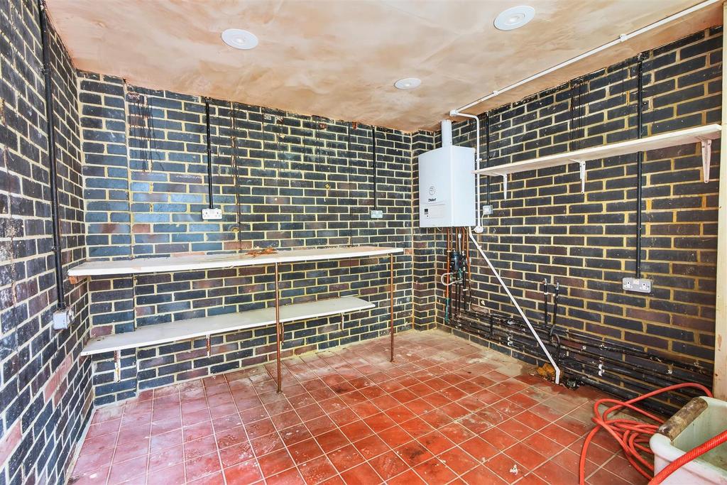 To Let 2 3 Bedroom House Danbury STreet N1 www.isl
