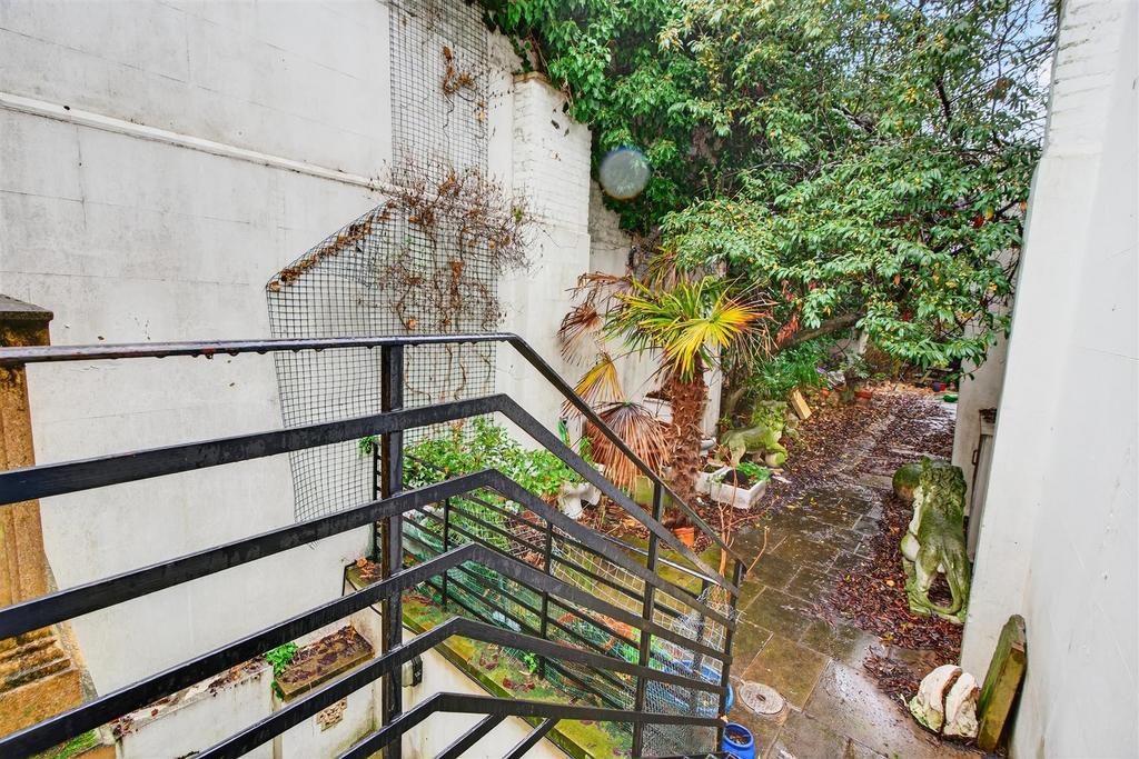 To Let 2 3 Bedroom House Danbury STreet N1 www.isl