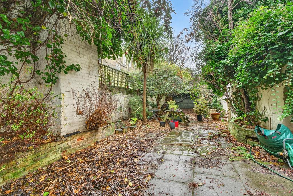 To Let 2 3 Bedroom House Danbury STreet N1 www.isl