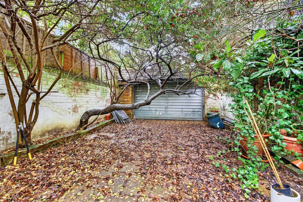 To Let 2 3 Bedroom House Danbury STreet N1 www.isl