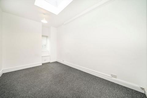 undefined, North Street, Isleworth TW7