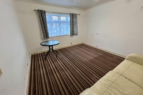 3 bedroom terraced house to rent, Hayman Crescent, HAYES UB4