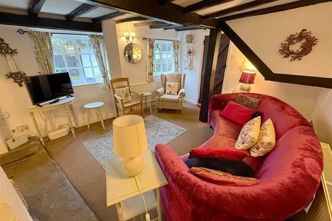 2 bedroom character property for sale, Hathaway Hamlet, Shottery, Stratford-Upon-Avon