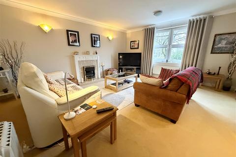 2 bedroom flat for sale, Ravenscliffe Close, Skircoat Green, Halifax