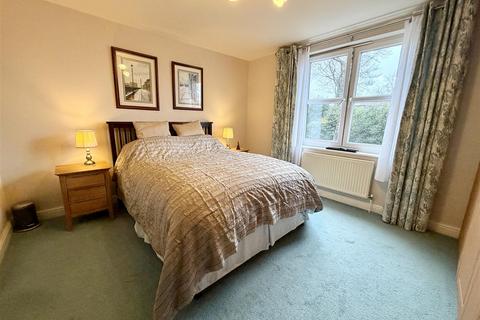2 bedroom flat for sale, Ravenscliffe Close, Skircoat Green, Halifax