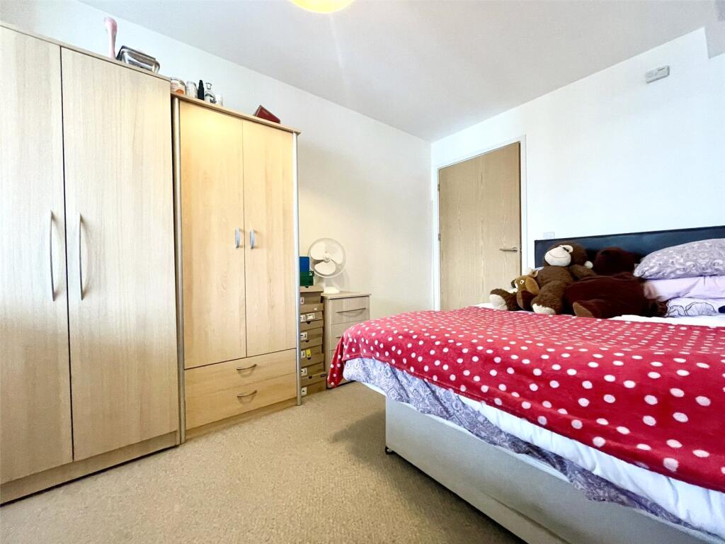 216 The Crescent - Bed 2.jpeg