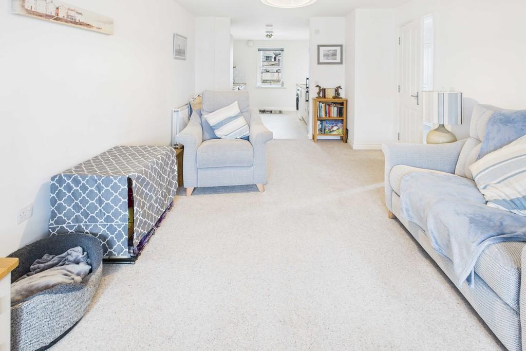 Lounge/Diner to Kitchen