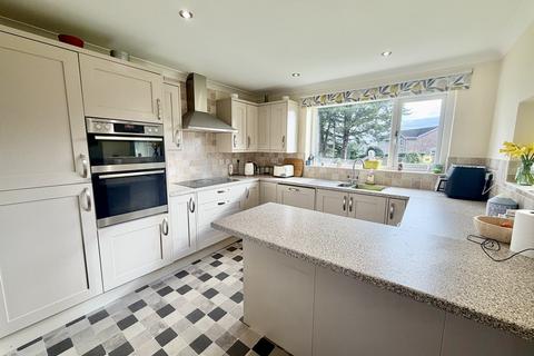 4 bedroom detached house for sale, Lynwood Drive, Merley