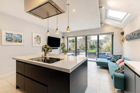 4 bedroom terraced house for sale, Wontner Road, London SW17.