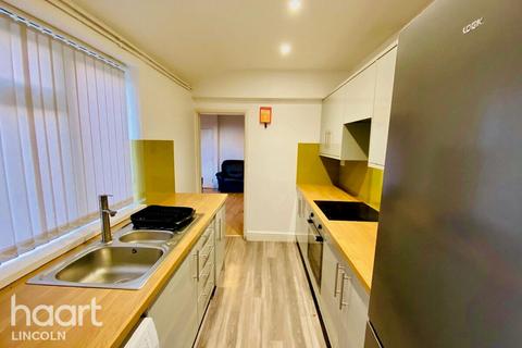 3 bedroom terraced house to rent, Rasen Lane, Lincoln