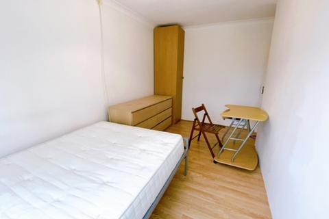 Waye Avenue, Hounslow TW5