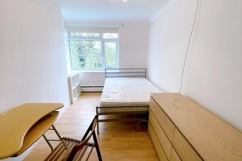 undefined, Waye Avenue, Hounslow TW5