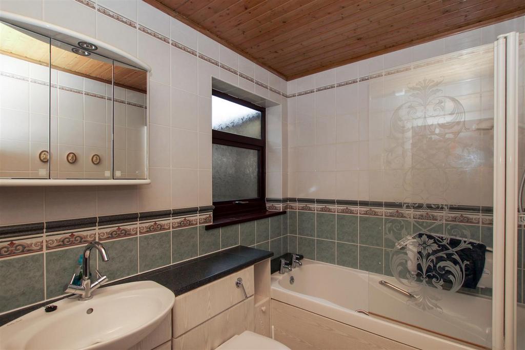 Bathroom.JPG