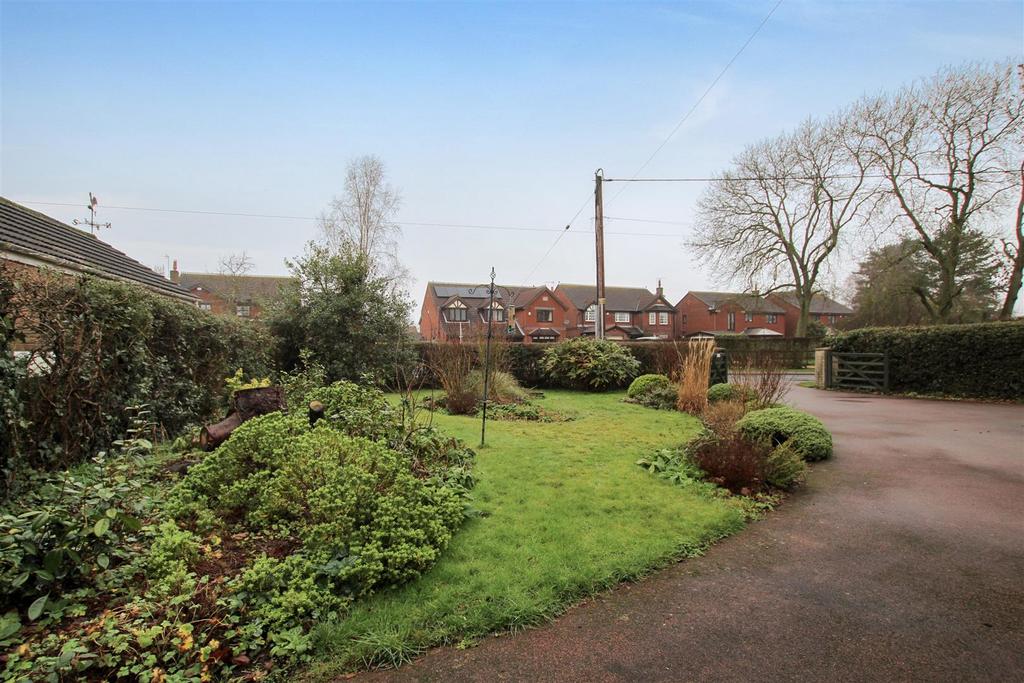 Front Garden - b.JPG