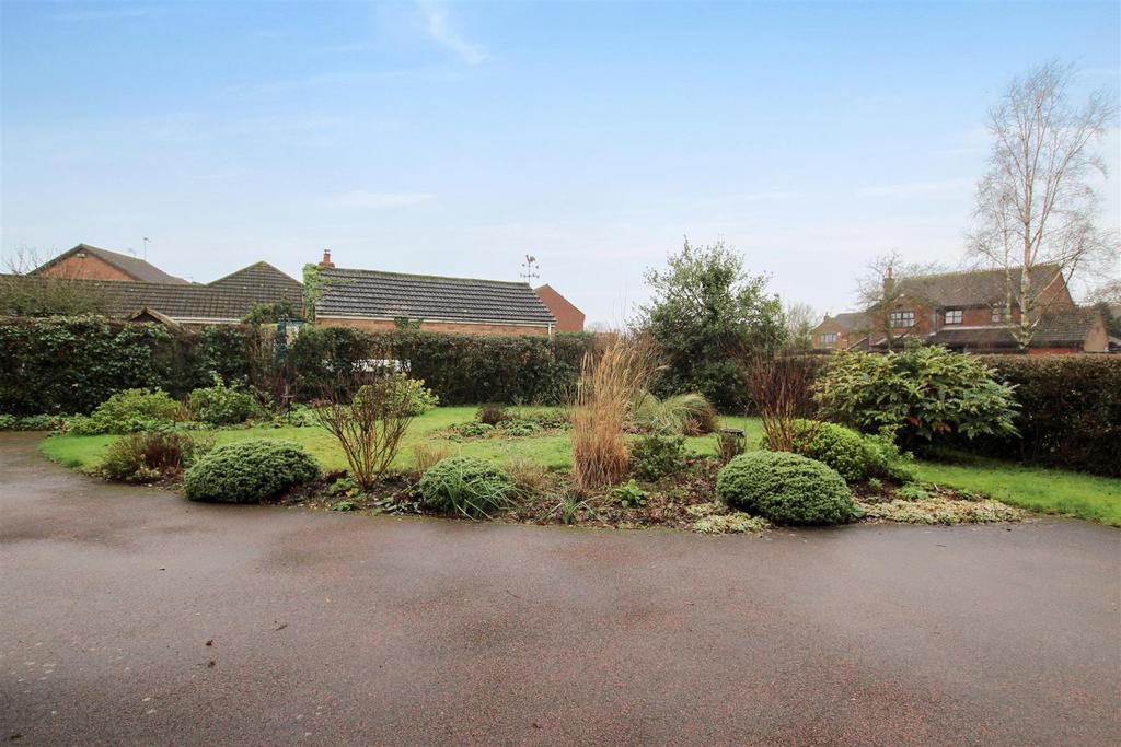 Front Garden &amp; Drive.JPG
