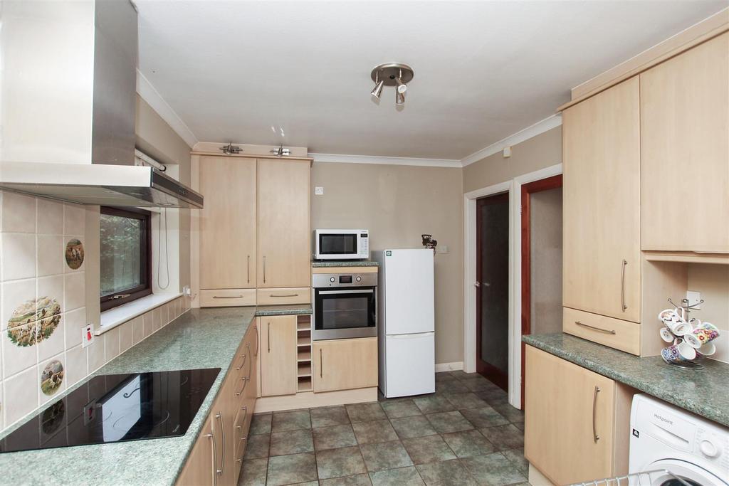 Kitchen - b.JPG