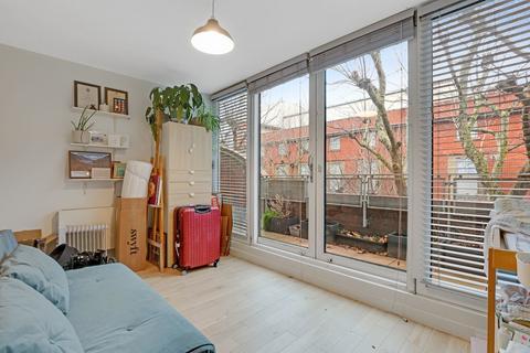 2 bedroom apartment to rent, Tower Bridge Road, London