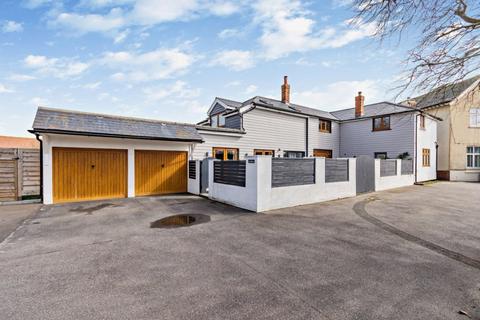 5 bedroom detached house to rent, Hankham Place, Stone Cross
