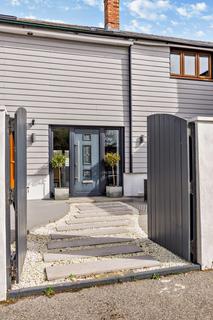 5 bedroom detached house to rent, Hankham Place, Stone Cross