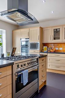 5 bedroom detached house to rent, Hankham Place, Stone Cross