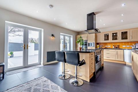5 bedroom detached house to rent, Hankham Place, Stone Cross