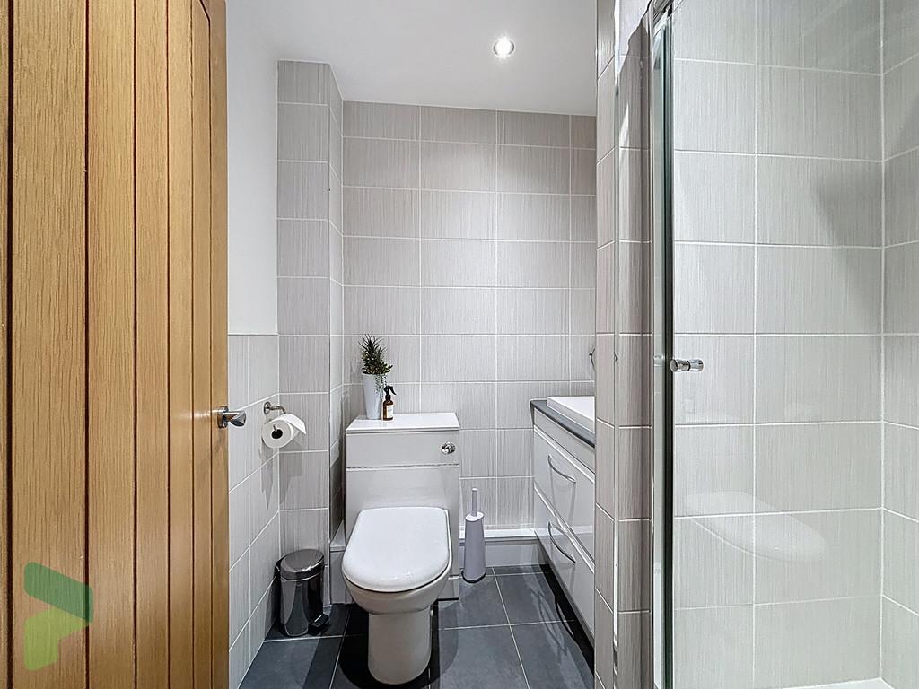 Bedroom 2 en suite