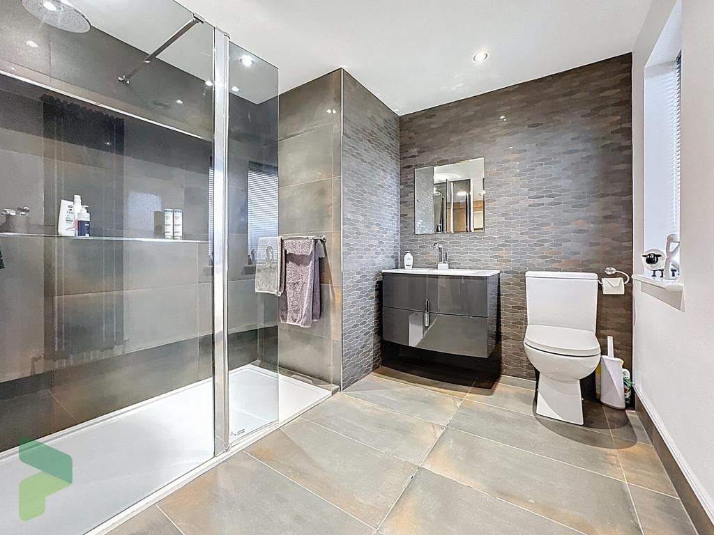 Primary en suite shower room