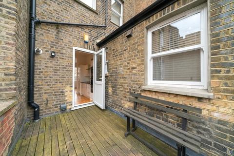 2 bedroom flat to rent, Commercial Road, London