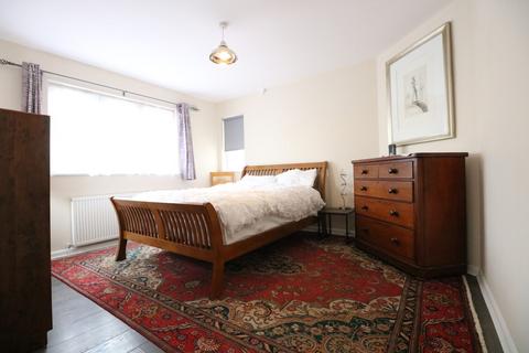 3 bedroom semi-detached house to rent, Mitchell Way, London NW10