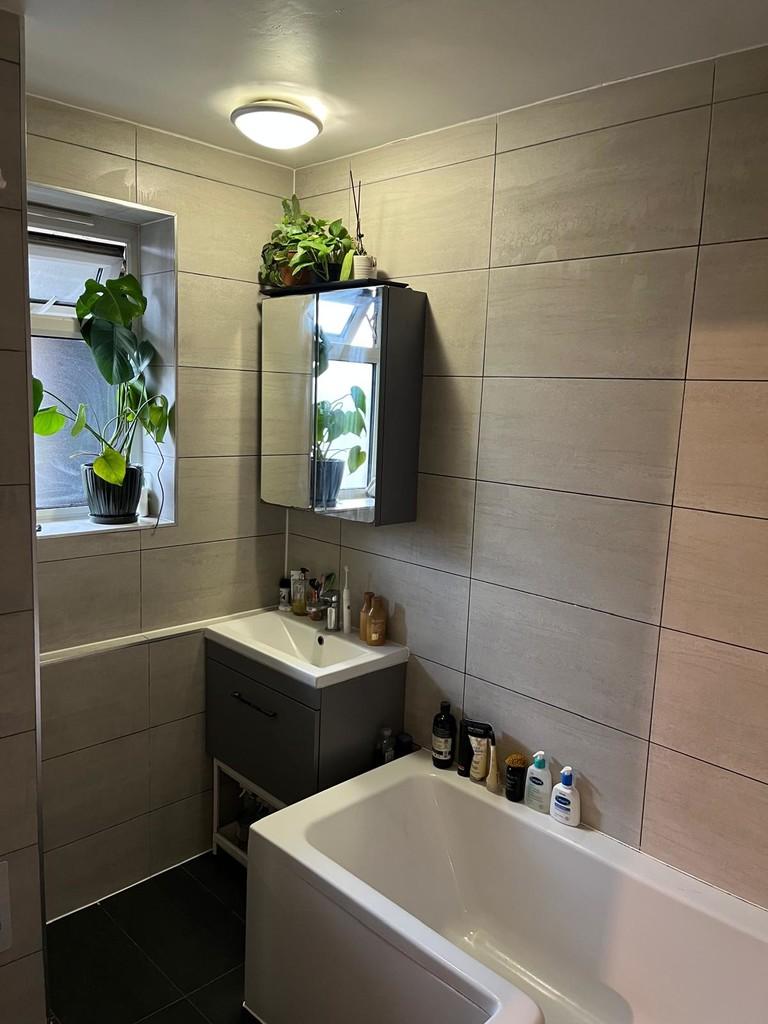 7. bathroom 1