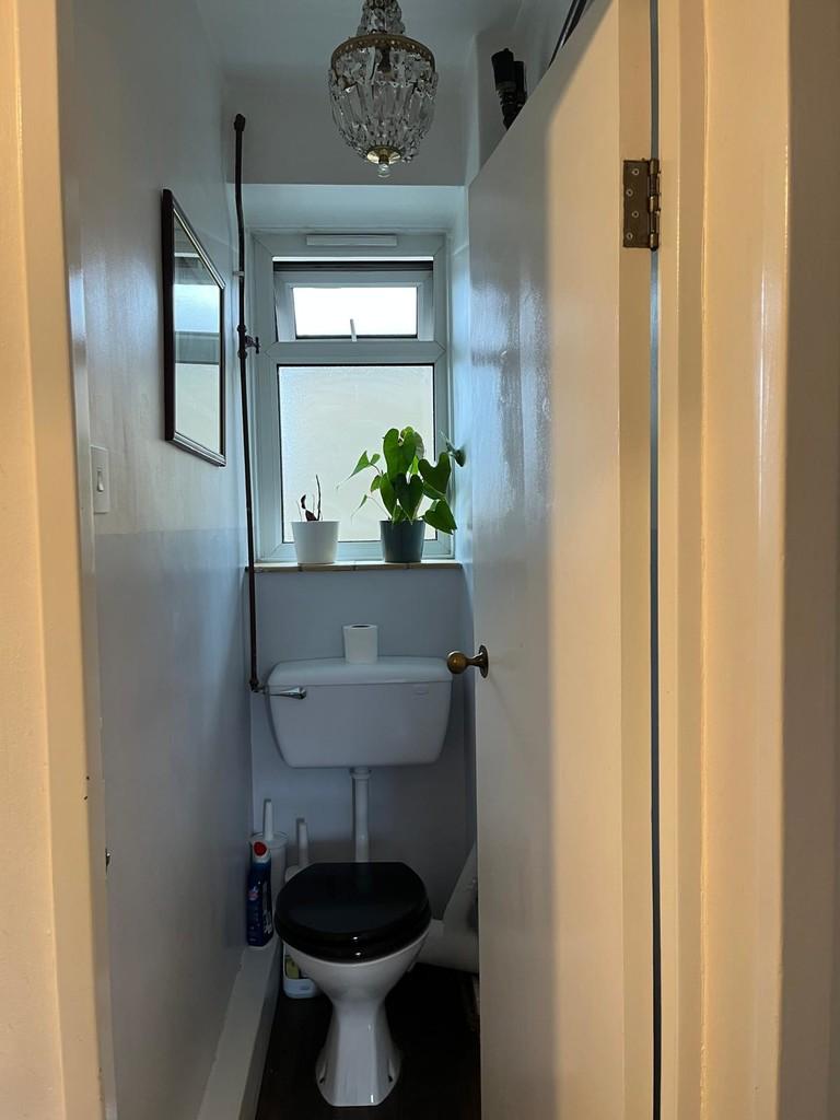 9. toilet 1
