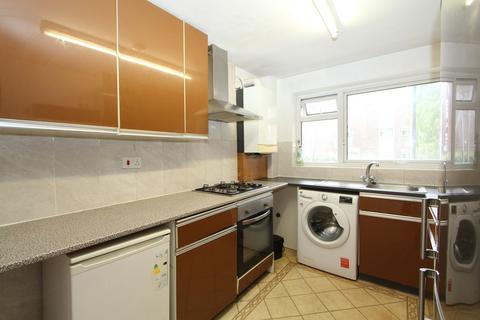 2 bedroom flat to rent, Aran Drive, Stanmore, HA7
