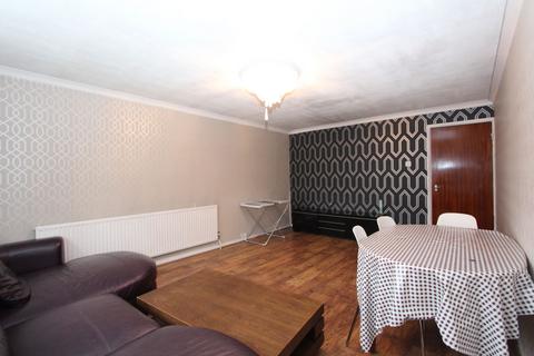 2 bedroom flat to rent, Aran Drive, Stanmore, HA7