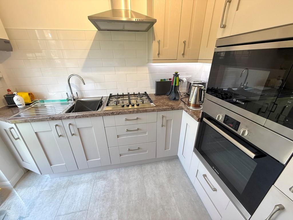 44 davits Drive Kitchen1