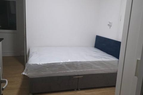 Terraced house to rent, Staines Road West, Ashford, TW15