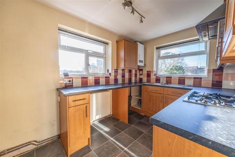 2 bedroom apartment for sale, ST. LAWRENCE GARDENS, Leigh-On-Sea