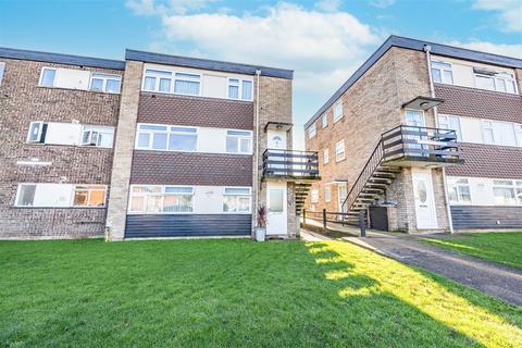 2 bedroom apartment for sale, ST. LAWRENCE GARDENS, Leigh-On-Sea