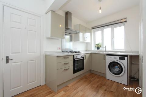 2 bedroom flat to rent, Deans Lane, Edgware, HA8